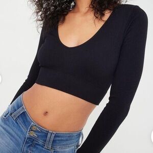 Garage Black V - Neck Crop Top